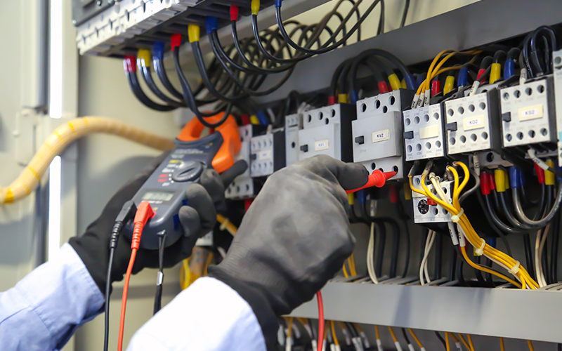 ELETRICISTA INDUSTRIAL ESPECIALIZADO​